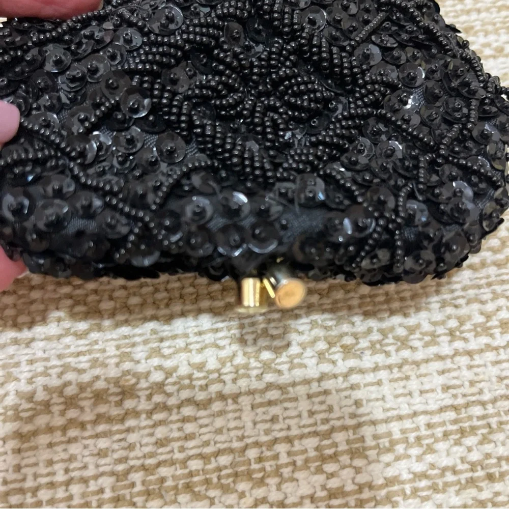 Vintage Handmade Hong Kong Small Kiss Lock Beaded Black Sequin‎ Coin Purse 5”